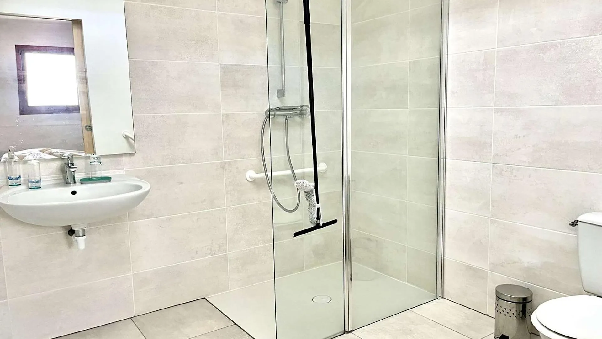 Maison T5 Atypique Renovee Pmr - Centre De Locmiquelic - Classee 2* - Fr-1-479-228 Villa